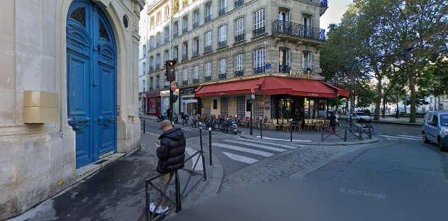 Le Paris Café