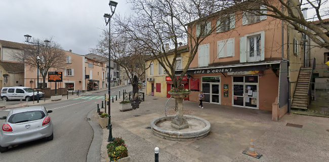 1 Pl. des Cafés, 84450 Saint-Saturnin-lès-Avignon, France